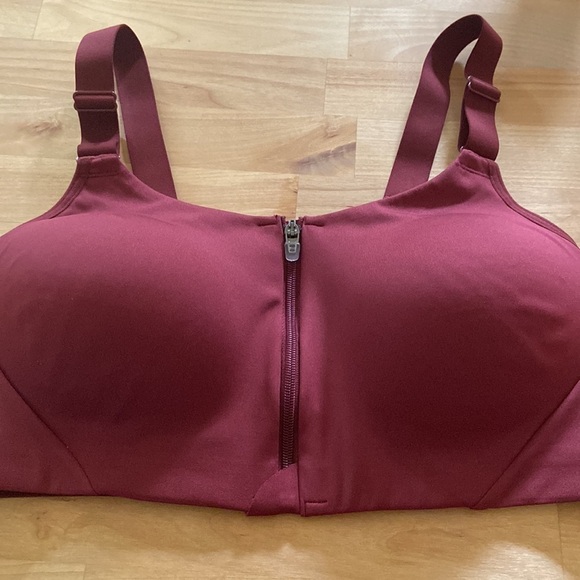 All in Motion High Support
Sculpt Zip-Front Mesh Cross-back Sports Bra - Picture 2 of 8